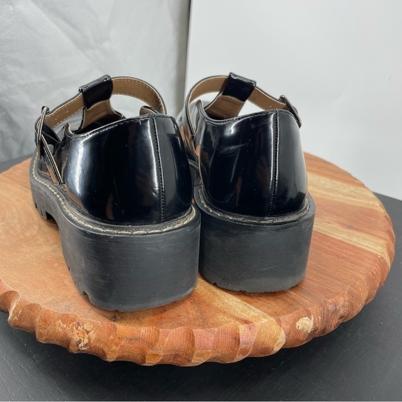 Madden girl Janne shoes, size 7.5 black patent leather T-Strap lug soles - Picture 7 of 10